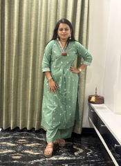 Green jamdani cotton kurti set with handcrafted detailing on neck